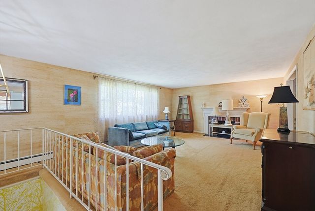 1 Deerfield Ln, Natick, MA 01760