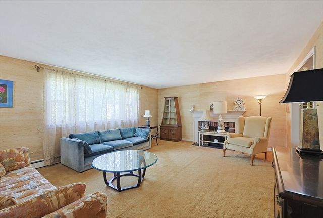1 Deerfield Ln, Natick, MA 01760