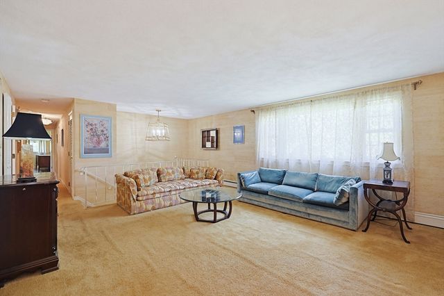 1 Deerfield Ln, Natick, MA 01760