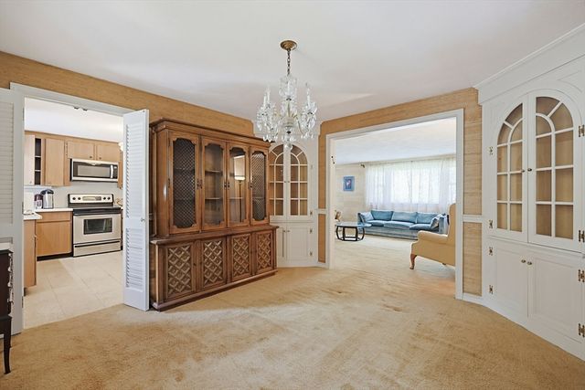 1 Deerfield Ln, Natick, MA 01760