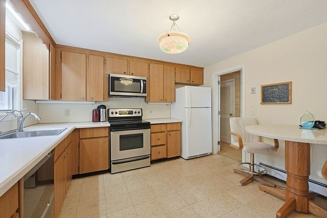 1 Deerfield Ln, Natick, MA 01760