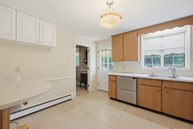 1 Deerfield Ln, Natick, MA 01760