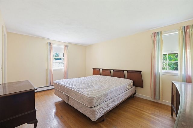 1 Deerfield Ln, Natick, MA 01760