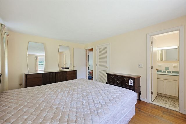 1 Deerfield Ln, Natick, MA 01760