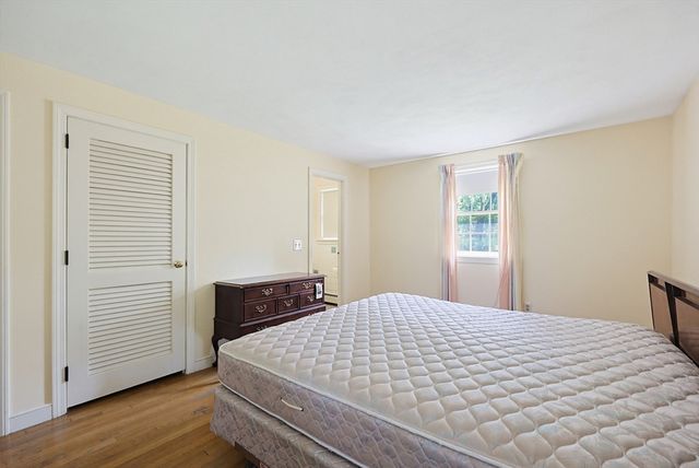 1 Deerfield Ln, Natick, MA 01760