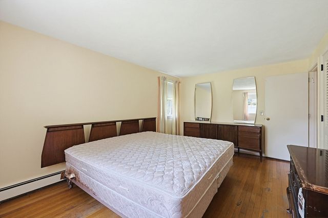 1 Deerfield Ln, Natick, MA 01760