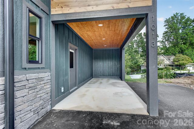 1013 Fassifern Court, Hendersonville, NC 28791