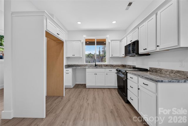 1013 Fassifern Court, Hendersonville, NC 28791