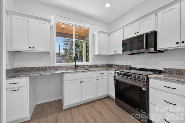 1013 Fassifern Court, Hendersonville, NC 28791