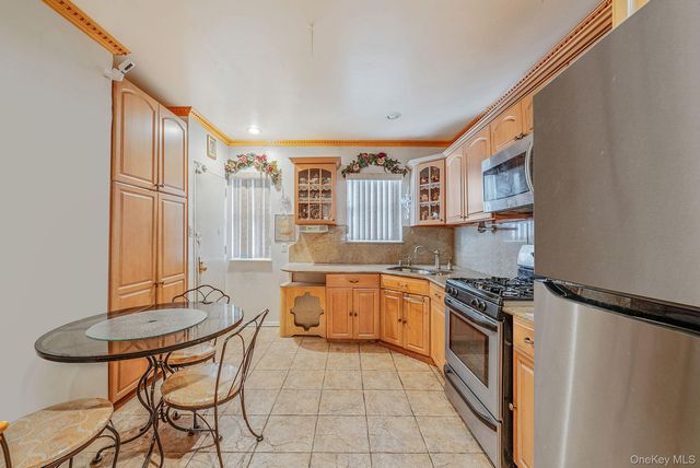 559 E 28th Street, Brooklyn, NY 11210