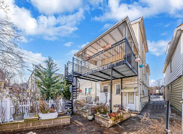 559 E 28th Street, Brooklyn, NY 11210