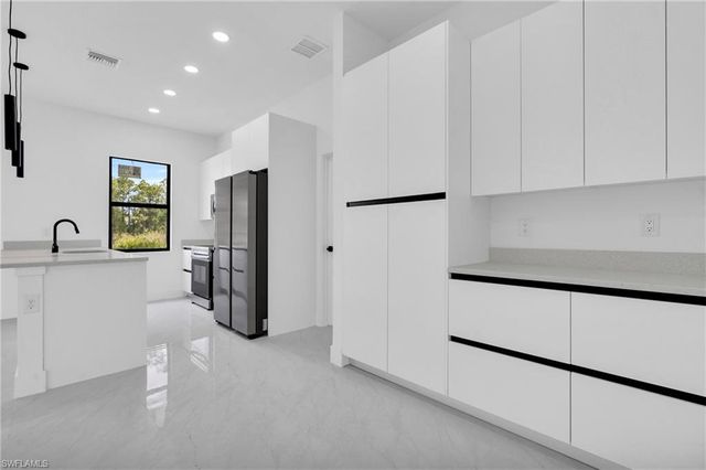 406 W 11th ST, Lehigh Acres, FL 33972