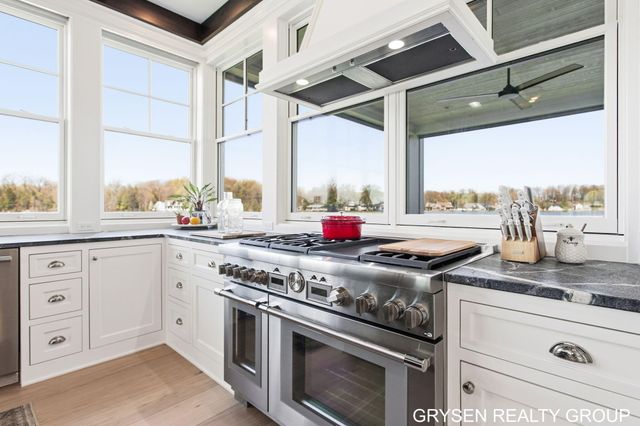 511 N Lake Drive, Leighton Twp, MI 49316