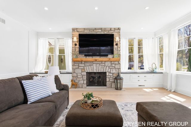 511 N Lake Drive, Leighton Twp, MI 49316