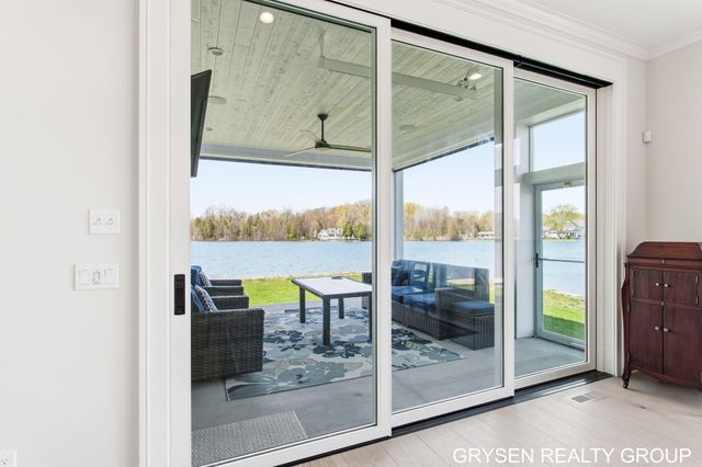 511 N Lake Drive, Leighton Twp, MI 49316