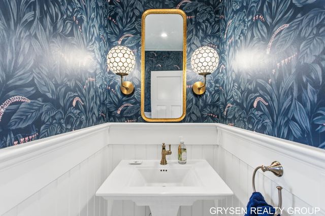 511 N Lake Drive, Leighton Twp, MI 49316