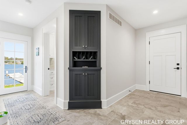 511 N Lake Drive, Leighton Twp, MI 49316
