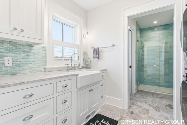 511 N Lake Drive, Leighton Twp, MI 49316