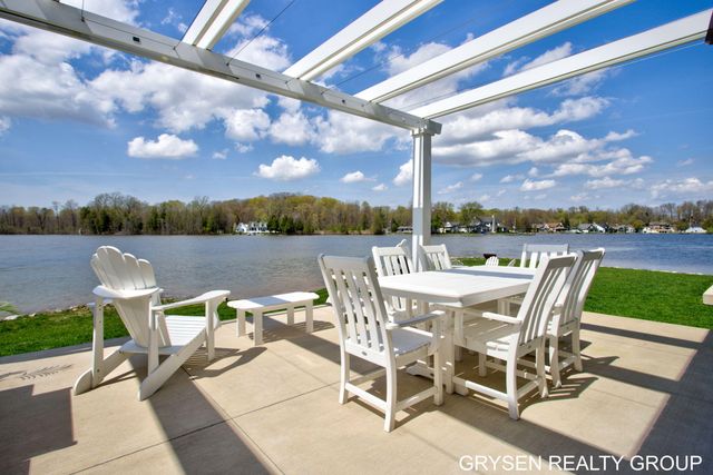 511 N Lake Drive, Leighton Twp, MI 49316