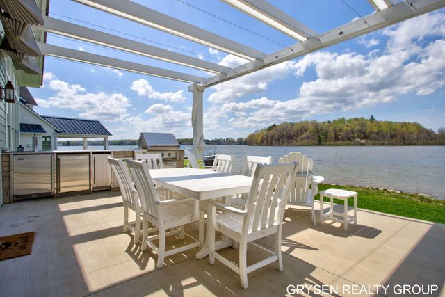 511 N Lake Drive, Leighton Twp, MI 49316