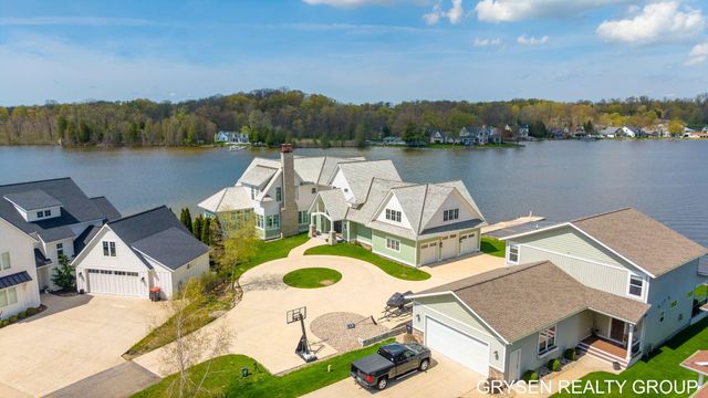 511 N Lake Drive, Leighton Twp, MI 49316