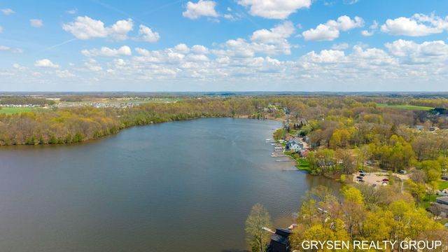 511 N Lake Drive, Leighton Twp, MI 49316