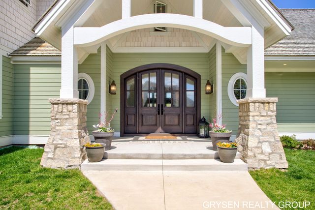 511 N Lake Drive, Leighton Twp, MI 49316