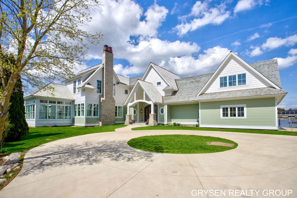 511 N Lake Drive, Leighton Twp, MI 49316