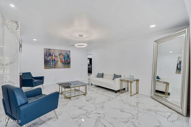 259 Crown Point Drive, El Paso, TX 79912