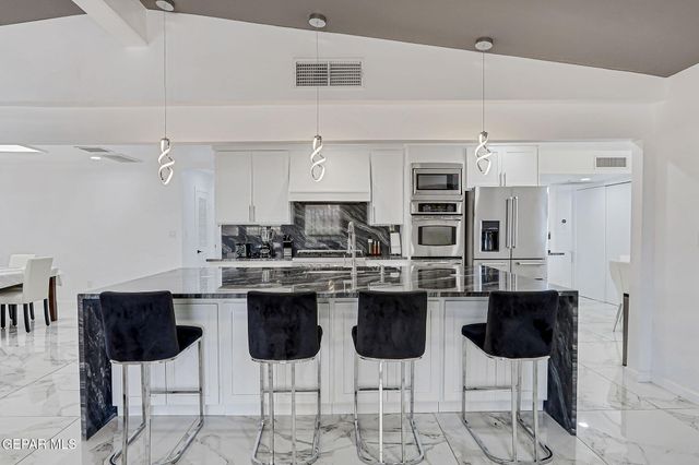 259 Crown Point Drive, El Paso, TX 79912