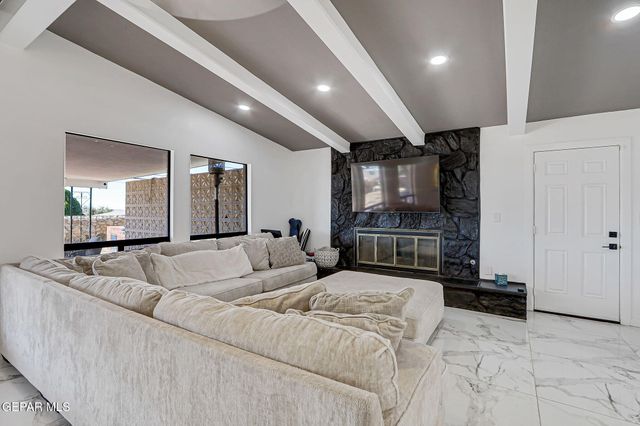 259 Crown Point Drive, El Paso, TX 79912