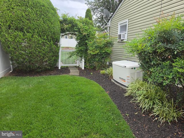2823 BURGUNDY DR, Riverton, NJ 08077