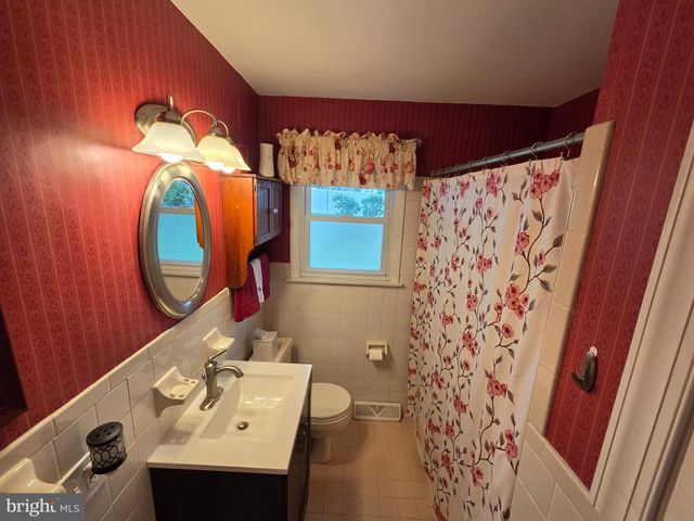 2823 BURGUNDY DR, Riverton, NJ 08077