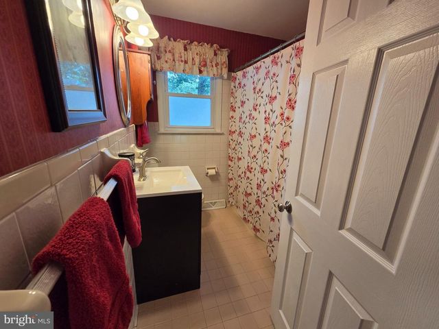 2823 BURGUNDY DR, Riverton, NJ 08077