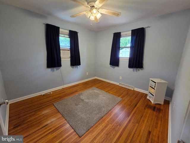 2823 BURGUNDY DR, Riverton, NJ 08077