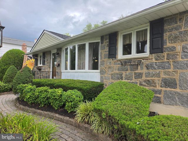 2823 BURGUNDY DR, Riverton, NJ 08077