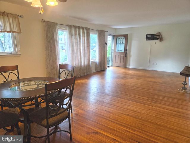 2823 BURGUNDY DR, Riverton, NJ 08077