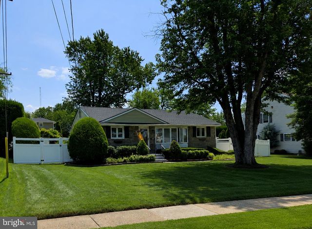 2823 BURGUNDY DR, Riverton, NJ 08077