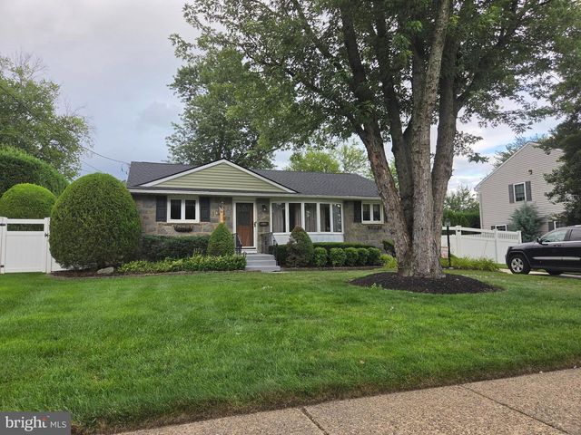 2823 BURGUNDY DR, Riverton, NJ 08077