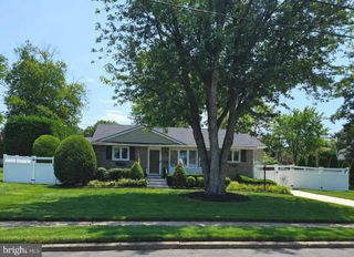2823 BURGUNDY DR, Riverton, NJ 08077