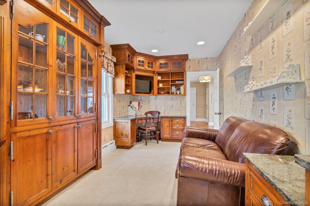 10 Clover Drive, Great Neck, NY 11021