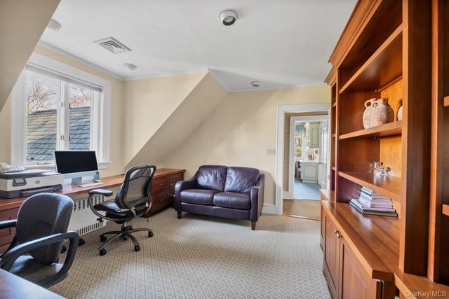 10 Clover Drive, Great Neck, NY 11021