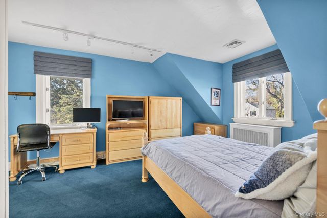 10 Clover Drive, Great Neck, NY 11021