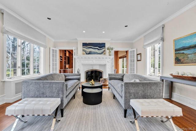 10 Clover Drive, Great Neck, NY 11021