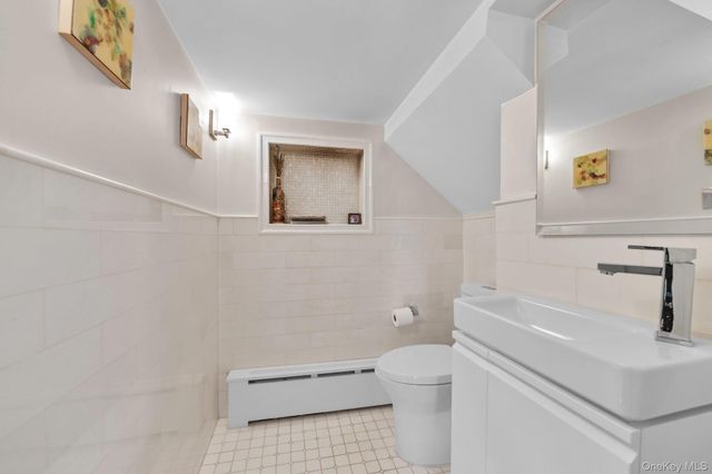 10 Clover Drive, Great Neck, NY 11021