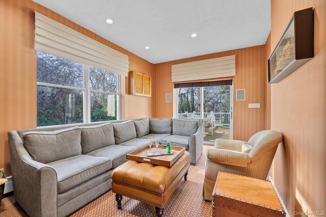 10 Clover Drive, Great Neck, NY 11021