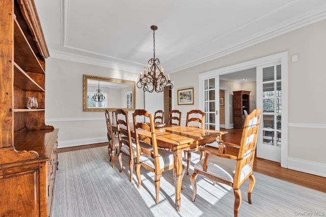 10 Clover Drive, Great Neck, NY 11021