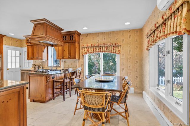 10 Clover Drive, Great Neck, NY 11021