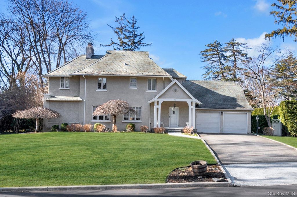 10 Clover Drive, Great Neck, NY 11021