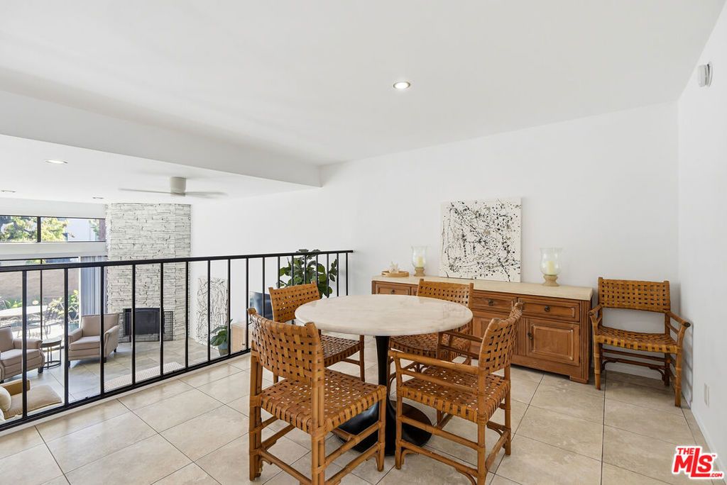 Image 14 of property listing at 4631 Alla Road 4, Marina Del Rey, CA 90292